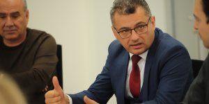 Erhürman: Hidrokarbon çözüm için fırsat kapısı olmalı