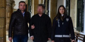 ‘Eşinin yüzüne tabak fırlattı’