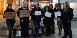 Geçiş noktalarının kapatılması protesto edildi