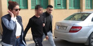 “Eşinin boğazını sıktı, ağzına yumruk attı”