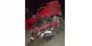 Yüz yüze çarpıştılar, 2 yaralı