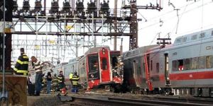 Tren raydan çıktı 4 kişi öldü 63 kişi yaralandı