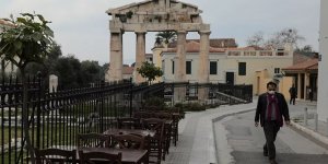 Yunanistan'da sokağa çıkma yasağı ilan edildi