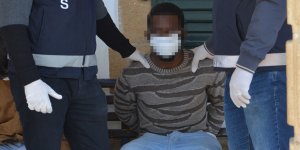 Zanlı mahkemede maskeyi fırlattı