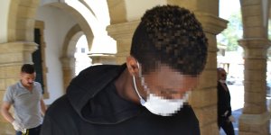 Polis: “Babasının ameliyat olması için hırsızlığa yeltendi”