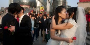 Eşcinselliğe 'hastalık' diyen doktor görevden alındı