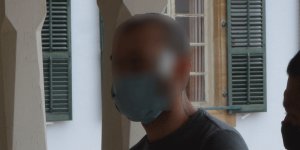 Öğrenci, güvenliğe saldırdı