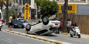 Girne’de araç takla attı
