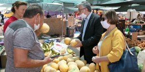 Akıncı, İskele'de yurttaşlar ve esnafla buluştu