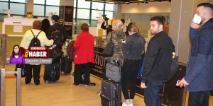 Binlerce kişi ülkeyi terk etti