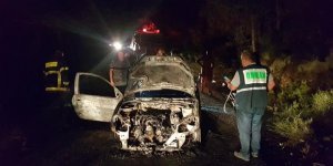 Araçta meydana gelen yangın araziye sıçradı