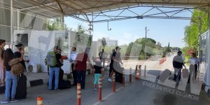 Barikatlardan "sınırlı" geçişler başladı