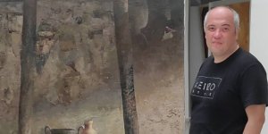 Akhamdaliyev, “Kutsal Gün” ve “Geçmişten Geçit” eserini tuvaline resmetti