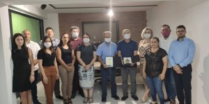 YÖDAK eski üyeleri Pehlivan ve Kömürcügil’e plaket