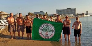 Her Daim Dostlar Grubu, denizde jimnastik yaptı