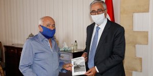 Hüseyin Kaba, Akıncı'ya kitabını takdim etti