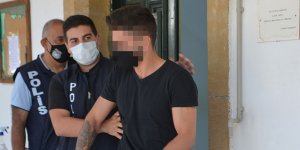 Cinsel içerikli fotoğrafları annesine gönderdi