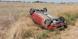 Toprak sete çarpıp takla attı, 2 yaralı