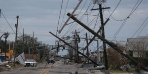 Laura Kasırgası su baskınlarına ve büyük hasara yol açtı