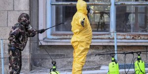 Macaristan tüm sınırlarını kapatıyor