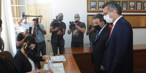 Erhürman adaylık başvurusunu yaptı