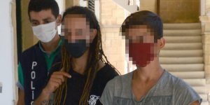 Kola ve çakmak çalmakla suçlanıyorlar