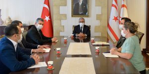 “Kriz Sarmalında Ortadoğu ve Kıbrıs” kitabı Akıncı'ya verildi