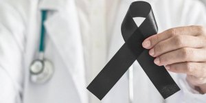 “Meslektaşlarımıza ve tüm sağlık çalışanlarına dayanışma bildiririz”