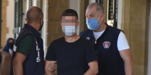 Araçtan kaçan iki kişi aranıyor