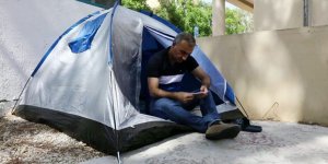 Ara bölgede çadır kurdu