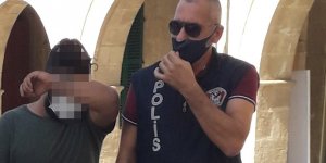 Evinde yapılan aramada 20 kök hintkeneviri bulundu