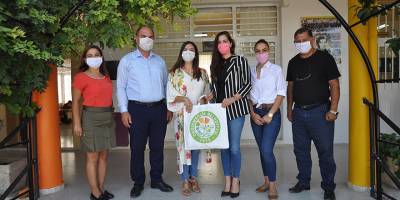 Değirmenlik Belediyesi’nden okullara maske ve dezenfektan desteği