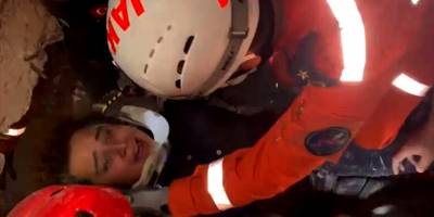 9,5 saat sonra enkazdan kurtarıldı