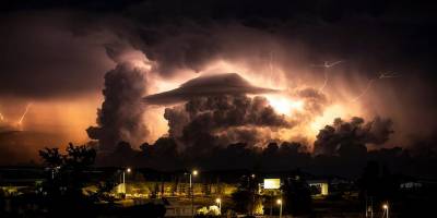 Şimşeklerin dansı