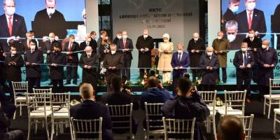 Kurdeleyi hep birlikte kestiler