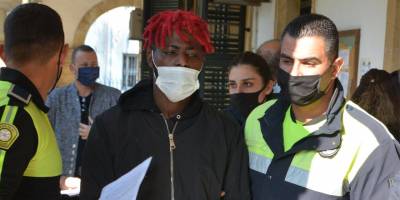 Ehliyetsiz sürücü refüje çıktı, yayaya çarptı