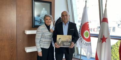 Benli’ye Gönyeli’nin ilk öğretmeni Damdelen’in hatıraları kitabı hediye edildi