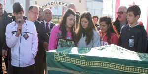 Alkışlarla uğurlandı