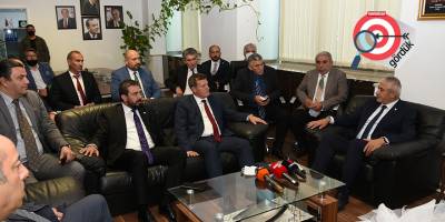 "Kalabalık devir teslim" polemiği