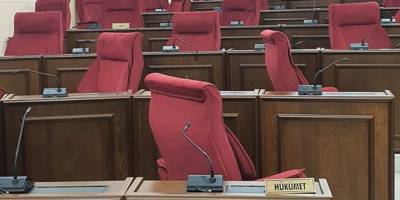 Meclis’te ‘erken seçim’ sanıcısı/  4 saat geçti,  Meclis toplanamadı