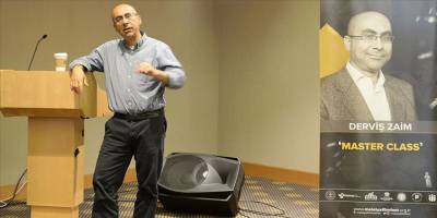 Kıbrıslı Türk sanatçı Derviş Zaim "Çevrim İçi Buluşmalar" programına katıldı