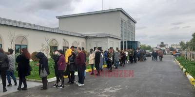 Sağlık çalışanları aşı kuyruğunda