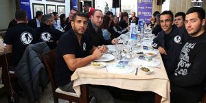 Engel tanımayan takıma yılsonu moral yemeği