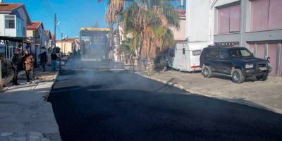 Gazimağusa Belediyesi Tuzla’da asfaltlama çalışmalarına başladı