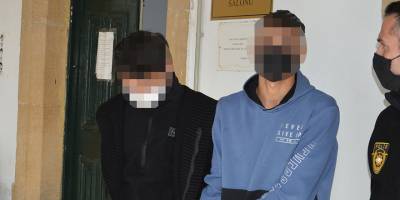 Tablet ve çeşitli cihazlar çaldıkları iddiasıyla tutuklandılar