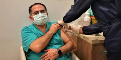 Sağlık çalışanlarına ikinci doz aşılanma sürüyor