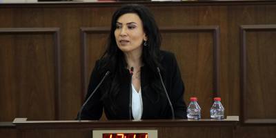 Özdenefe: “İnsanlar belirsizlik içinde beklemeye bırakıldı”