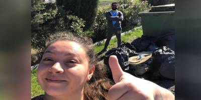 Genç müzisyenlerden örnek davranış: Hobi olarak çöp topluyorlar!