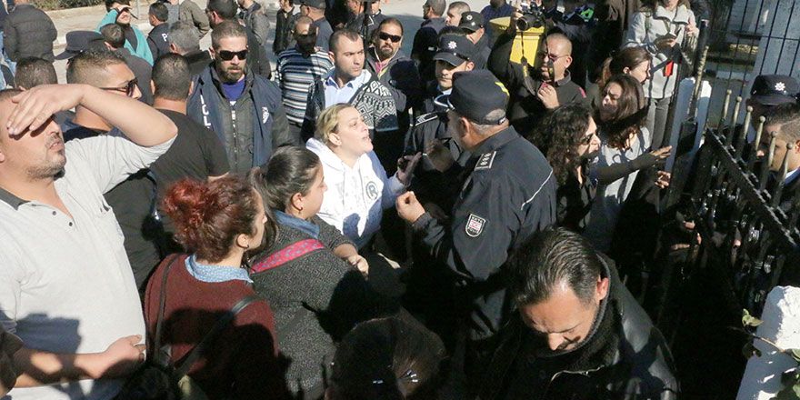 BAŞBAKANLIK ÖNÜNDE SICAK SAATLER