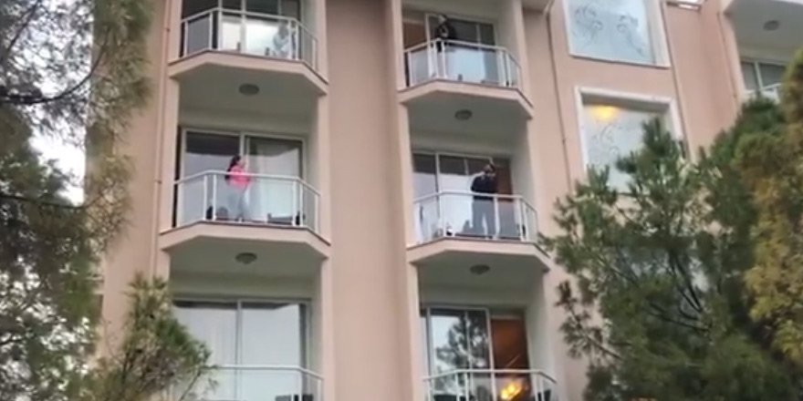 Karantinada doğum günü sürprizi